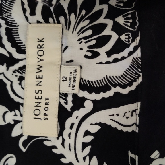 Jones New York Black and White Patterned Broomstick (Tiered) Skirt, Size 12 - Picture 2 of 4